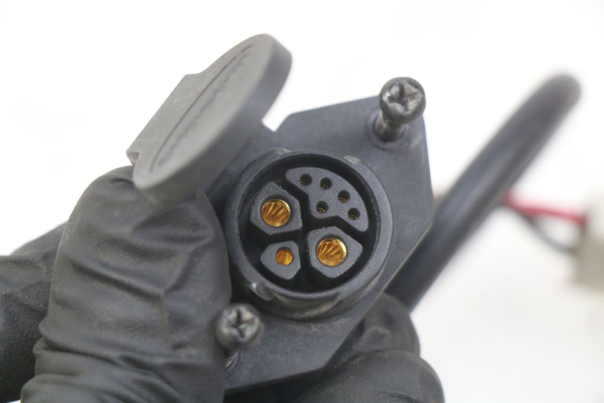 photo de ŁADOWARKA AKUMULATORA LVNENG S5 1 (2019 - 2023) - Zoom stanu zużycia