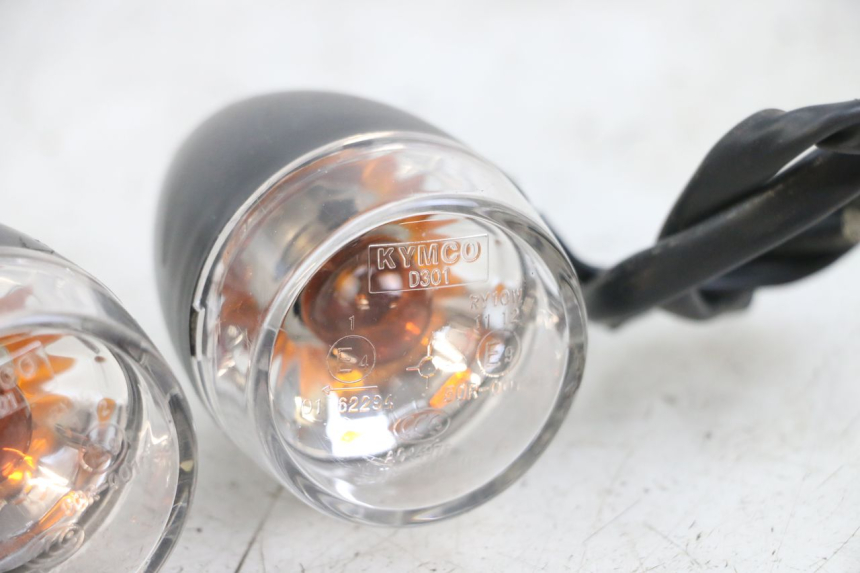 photo de KIERUNKOWSKAZ TYLNY KYMCO AGILITY 4T 50 (2018 - 2022) - Zbliżenie techniczne