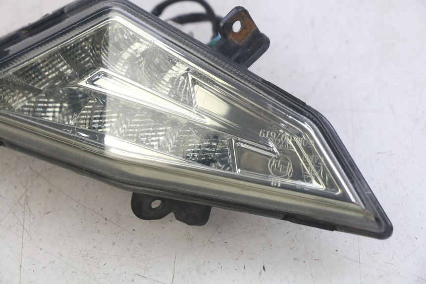 photo de KIERUNKOWSKAZ TYLNY PRAWY NECO ALEXONE 125 (2017 - 2024) - Szczegół części