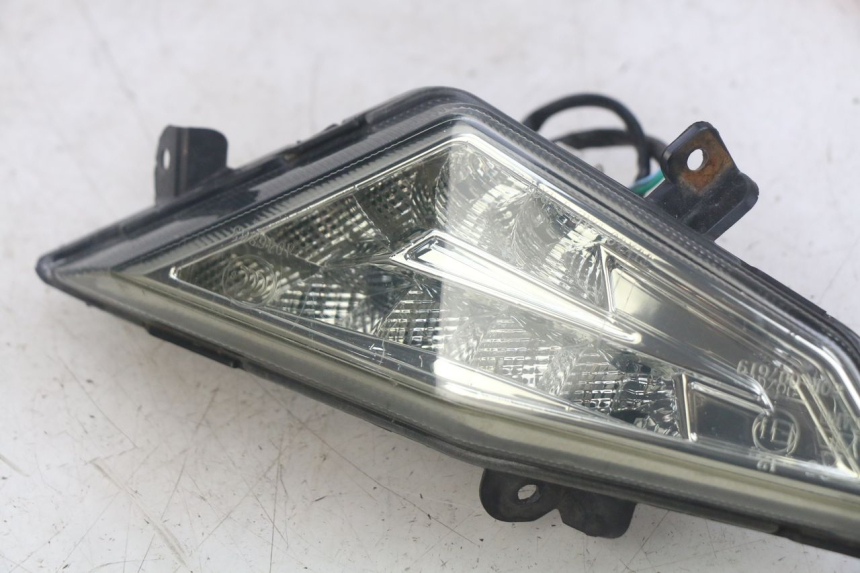 photo de KIERUNKOWSKAZ TYLNY PRAWY NECO ALEXONE 125 (2017 - 2024) - Zoom stanu zużycia