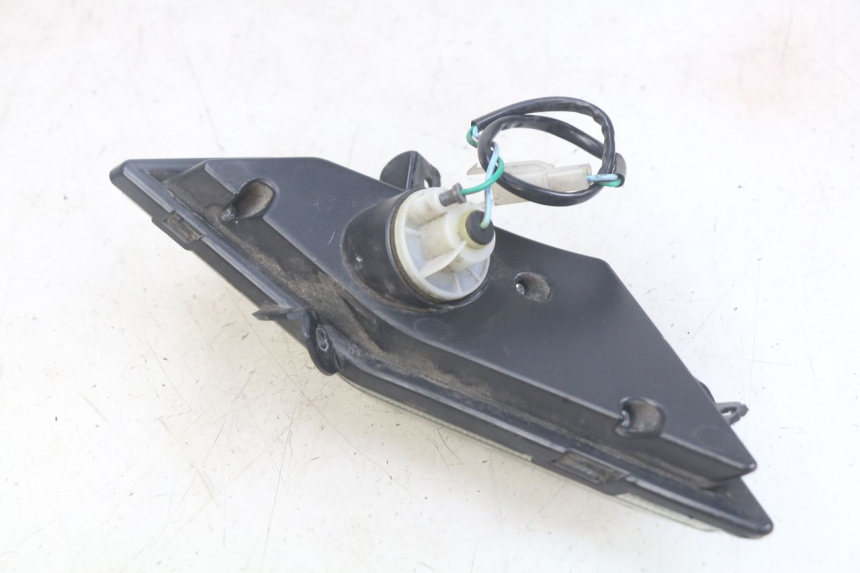 photo de KIERUNKOWSKAZ TYLNY PRAWY NECO ALEXONE 125 (2017 - 2024) - Zbliżenie techniczne