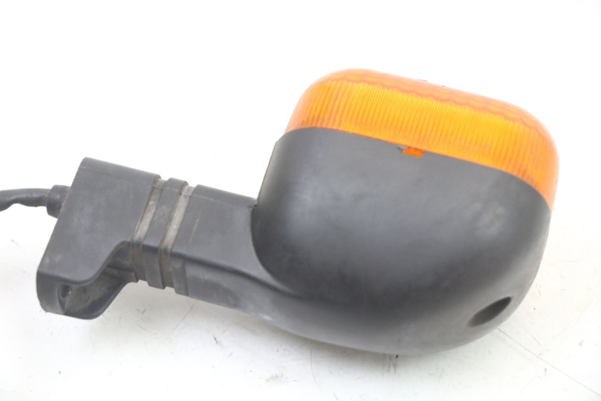 photo de PRAWY TYLNY KIERUNKOWSKAZ BMW C1 125 (2000 - 2003) - Zbliżenie techniczne