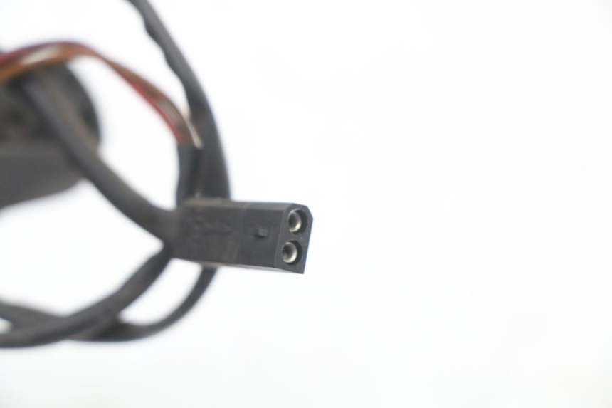 photo de PRAWY TYLNY KIERUNKOWSKAZ BMW C1 125 (2000 - 2003) - Zbliżenie techniczne