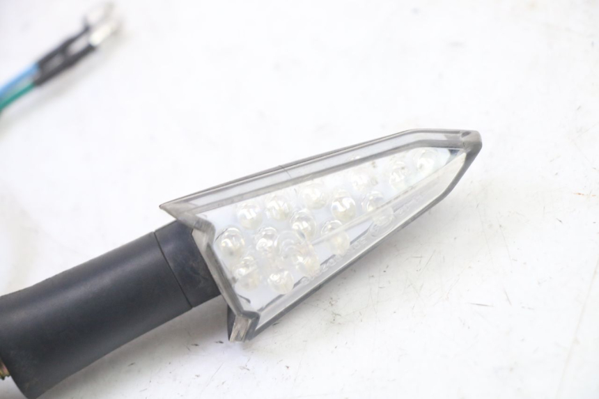 photo de KIERUNKOWSKAZ TYLNY PRAWY ORCAL CAVARO 4T 50 (2019 - 2023) - Szczegół części