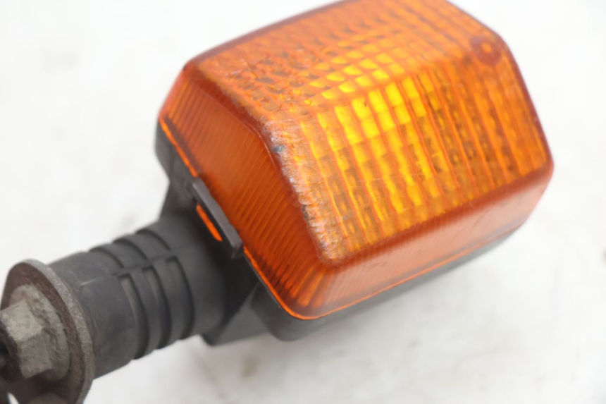 photo de PRAWA TYLNA KIERUNKOWSKAZ HONDA CB TWO FIFTY 250 (1991 - 2002) - Zoom stanu zużycia