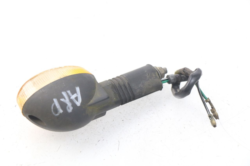 photo de PRAWY TYLNY KIERUNKOWSKAZ HYOSUNG COMET GTR 125 (2007 - 2014) - Zbliżenie techniczne