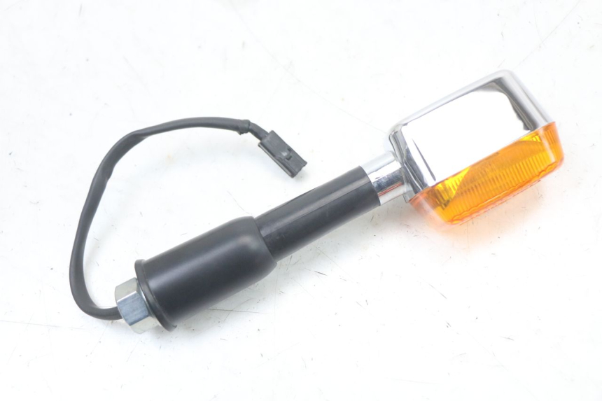 photo de KIERUNKOWSKAZ TYLNY PRAWY ROYAL ENFIELD CONTINENTAL GT 650 (2019 - 2024) - Widok główny