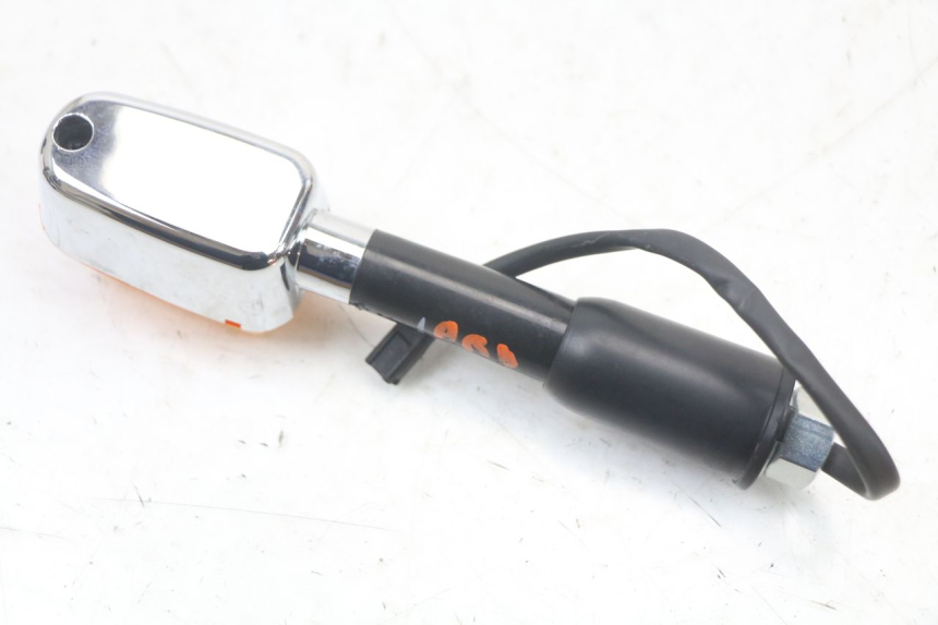 photo de KIERUNKOWSKAZ TYLNY PRAWY ROYAL ENFIELD CONTINENTAL GT 650 (2019 - 2024) - Zbliżenie techniczne