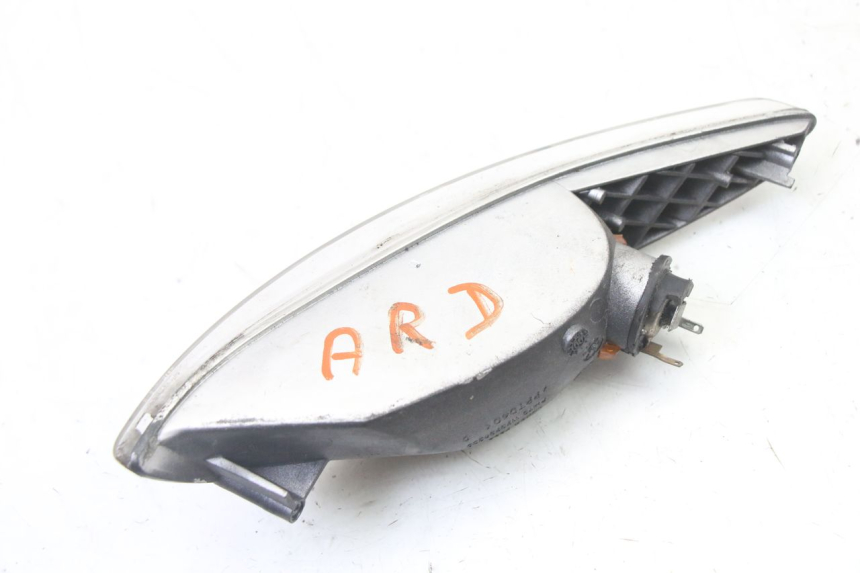 photo de PRAWY TYLNY KIERUNKOWSKAZ PEUGEOT ELYSEO 125 (1999 - 2004) - Inny kąt widzenia