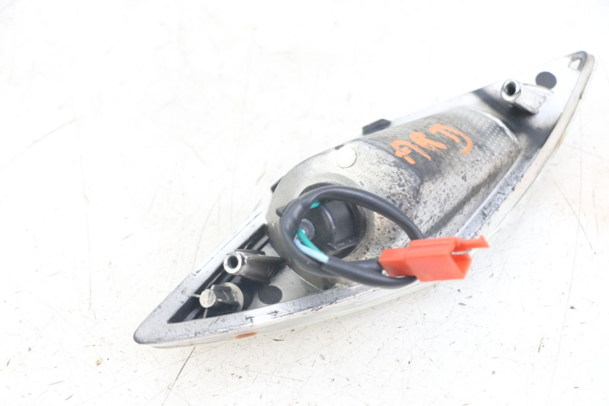 photo de PRAWY TYLNY KIERUNKOWSKAZ SYM FIDDLE 3 III 125 (2014 - 2020) - Szczegół części