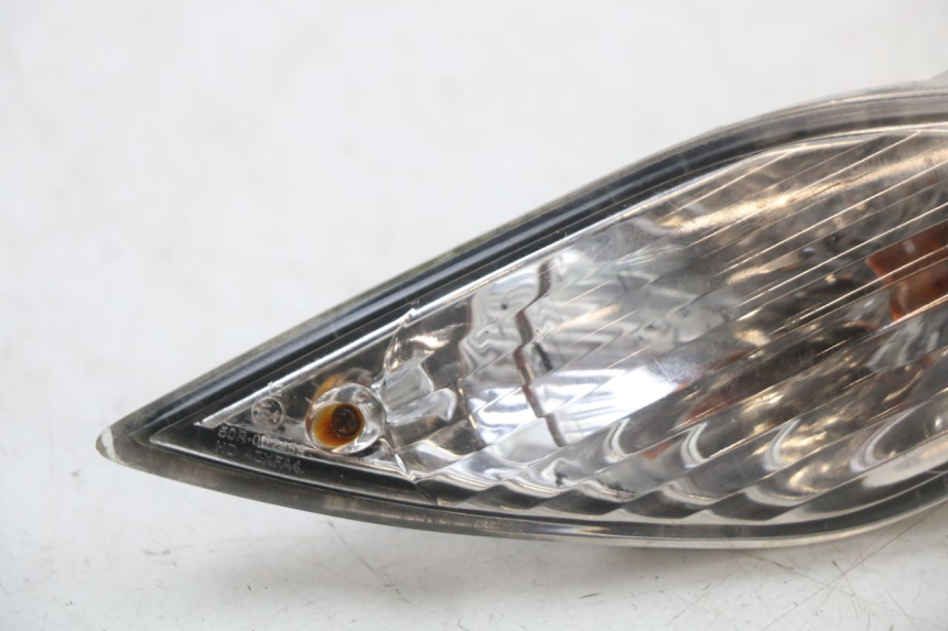 photo de PRAWY TYLNY KIERUNKOWSKAZ SYM FIDDLE 3 III 50 (2014 - 2020) - Szczegół części