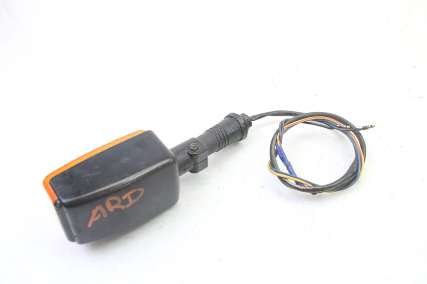 photo de PRAWY TYLNY KIERUNKOWSKAZ YAMAHA FJ 36Y 1100 (1984 - 1985) - Zbliżenie techniczne