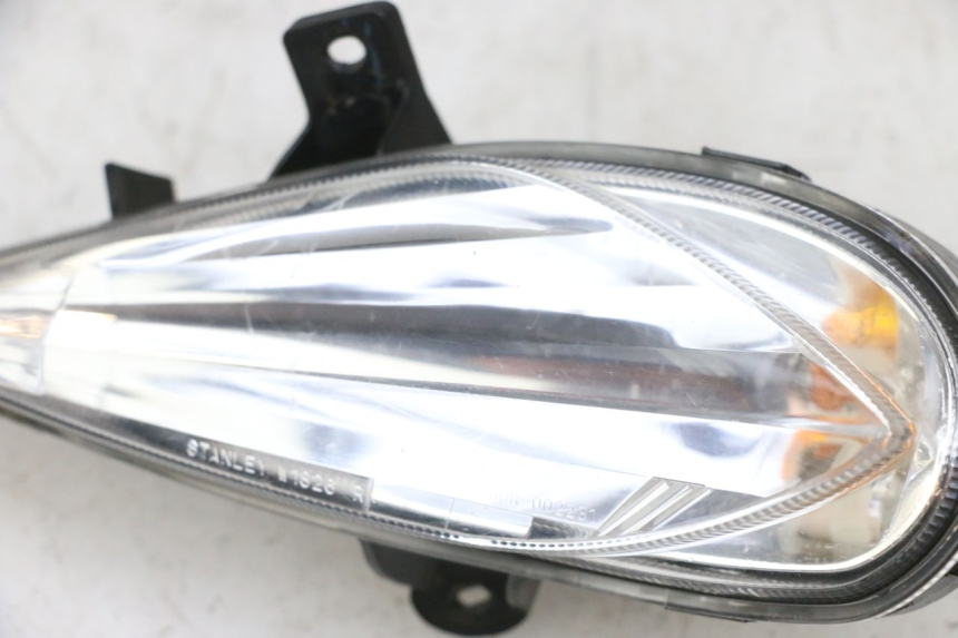 photo de PRAWY TYLNY KIERUNKOWSKAZ MBK FLIPPER 115 (2013 - 2017) - Szczegół części