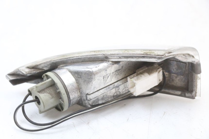 photo de PRAWY TYLNY KIERUNKOWSKAZ PIAGGIO FLY 2T 50 (2004 - 2017) - Zbliżenie techniczne