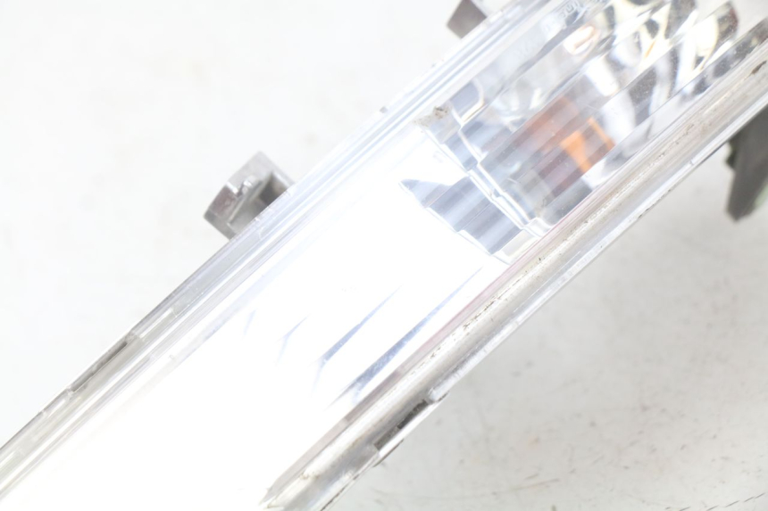 photo de KIERUNKOWSKAZ TYLNY PRAWY PEUGEOT GEOPOLIS 400 (2007 - 2013) - Inny kąt widzenia