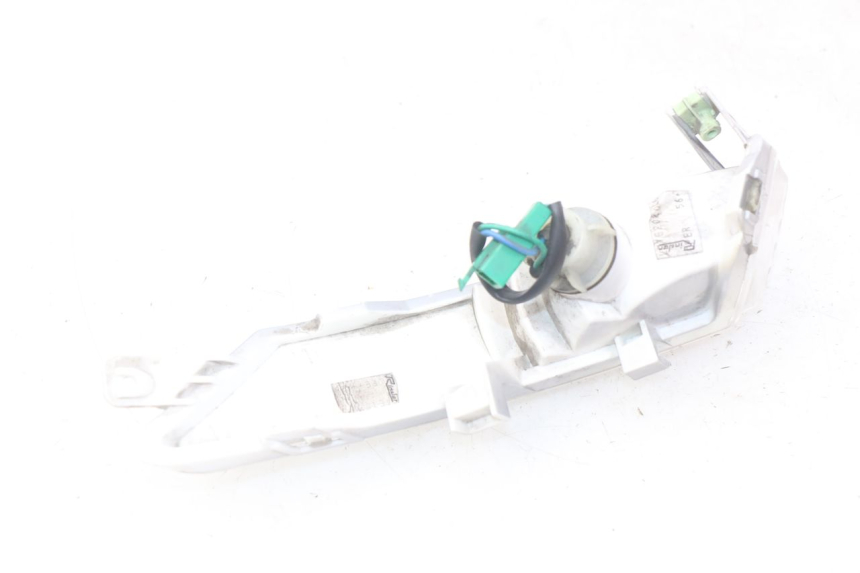 photo de KIERUNKOWSKAZ TYLNY PRAWY PEUGEOT GEOPOLIS 400 (2007 - 2013) - Zbliżenie techniczne