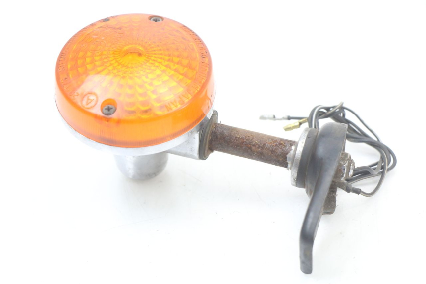 photo de PRAWY TYLNY KIERUNKOWSKAZ SUZUKI GN 125 (1997 - 2000) - Zoom stanu zużycia