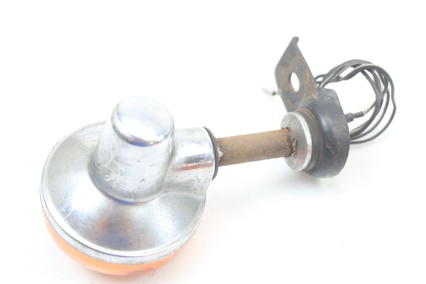 photo de PRAWY TYLNY KIERUNKOWSKAZ SUZUKI GN 125 (1997 - 2000) - Inny kąt widzenia