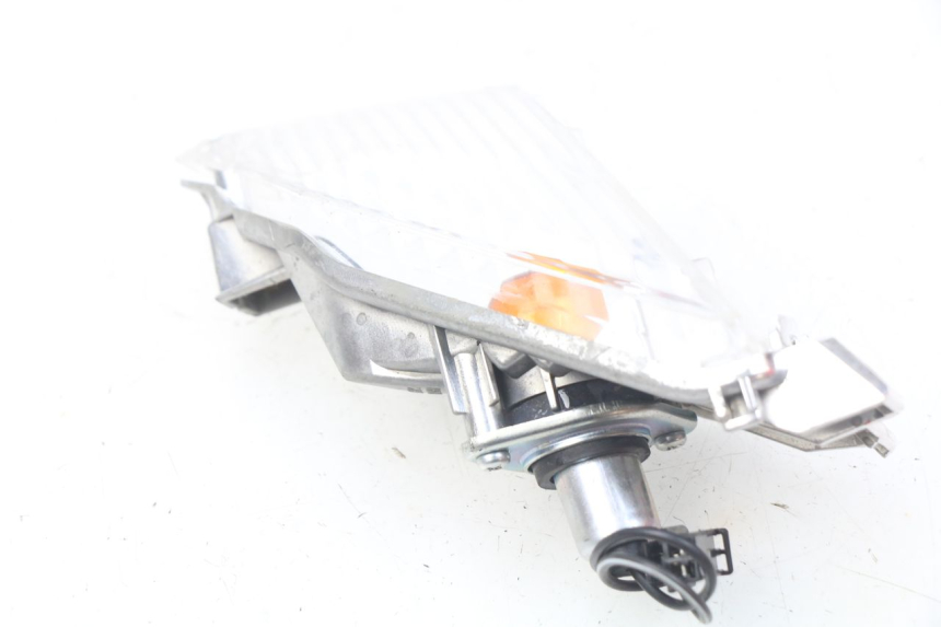 photo de KIERUNKOWSKAZ TYLNY PRAWY SUZUKI GSX-R GSXR 750 (2011 - 2016) - Zbliżenie techniczne