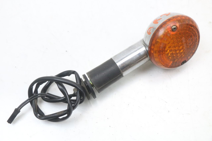 photo de PRAWY TYLNY KIERUNKOWSKAZ SUZUKI GZ MARAUDER 125 (1998 - 2004) - Zoom stanu zużycia