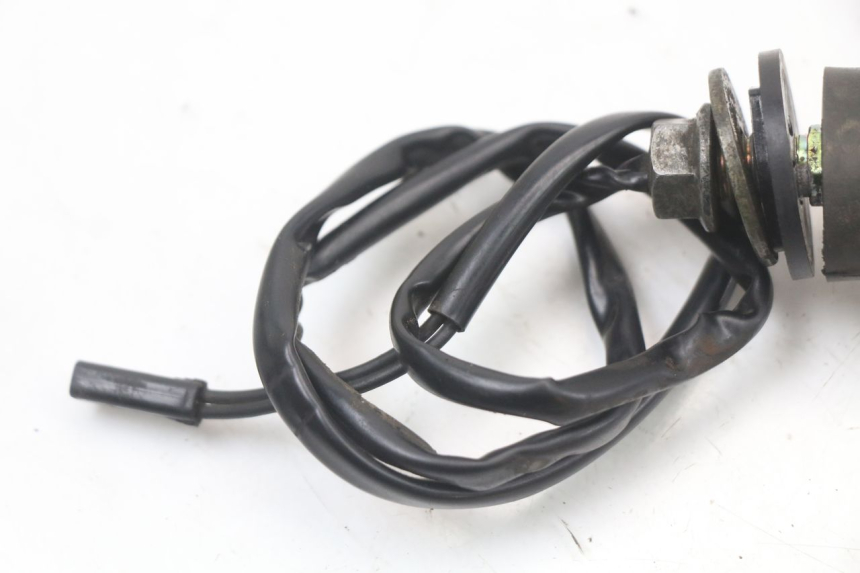 photo de PRAWY TYLNY KIERUNKOWSKAZ SUZUKI GZ MARAUDER 125 (1998 - 2004) - Punkty mocowania