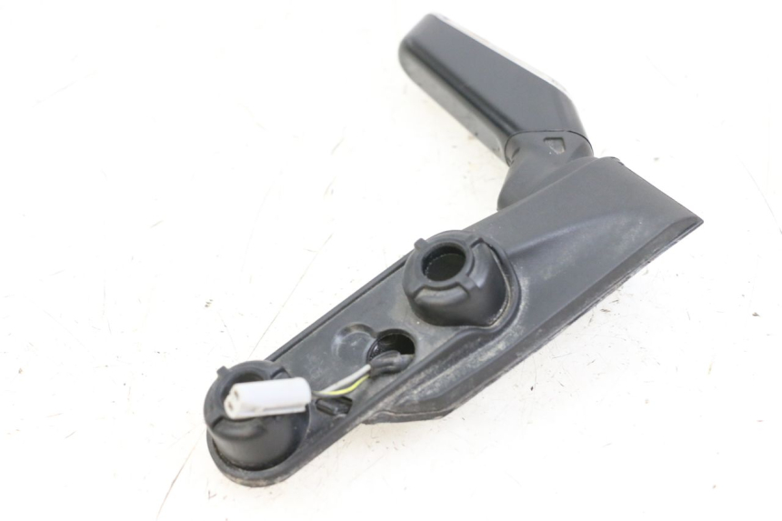 photo de PRAWY TYLNY KIERUNKOWSKAZ HUSQVARNA SVARTPILEN 401 (2018 - 2023) - Zbliżenie techniczne