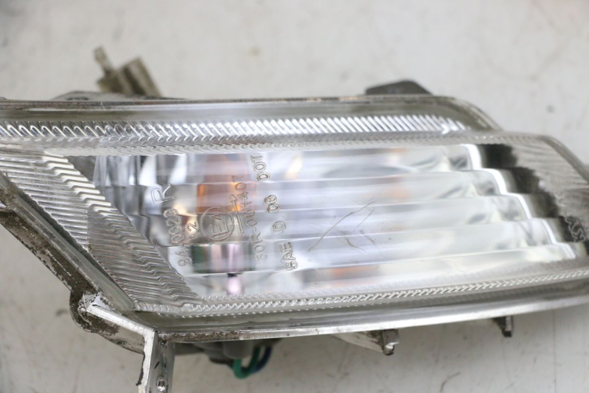 photo de KIERUNKOWSKAZ TYLNY PRAWY KYMCO LIKE 125 (2009 - 2016) - Zoom stanu zużycia