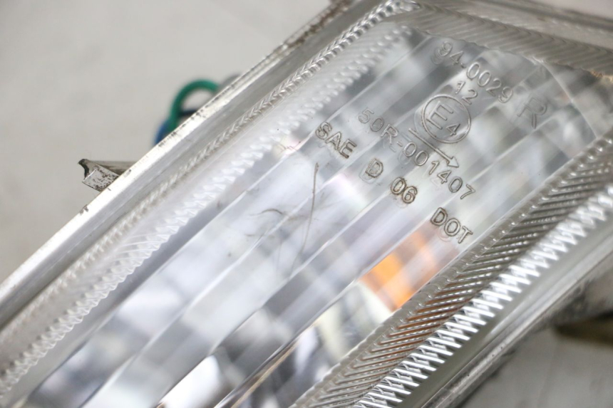 photo de KIERUNKOWSKAZ TYLNY PRAWY KYMCO LIKE 125 (2009 - 2016) - Inny kąt widzenia