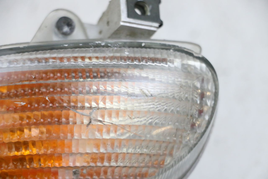 photo de PRAWY TYLNY KIERUNKOWSKAZ YAMAHA NEO'S NEOS 2T 50 (1998 - 2007) - Zbliżenie techniczne