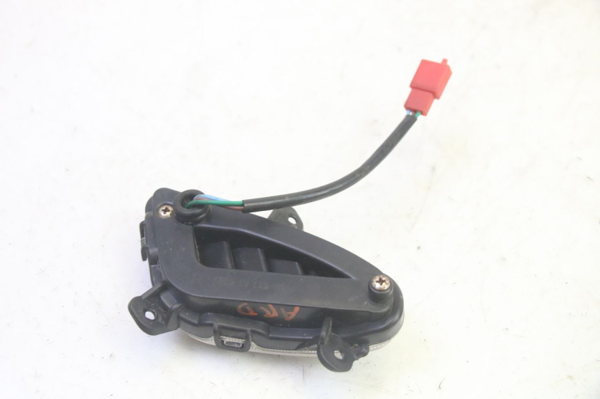 photo de KIERUNKOWSKAZ TYLNY PRAWY JM MOTORS OLDIES GT 4T 50 (2018 - 2025) - Inny kąt widzenia