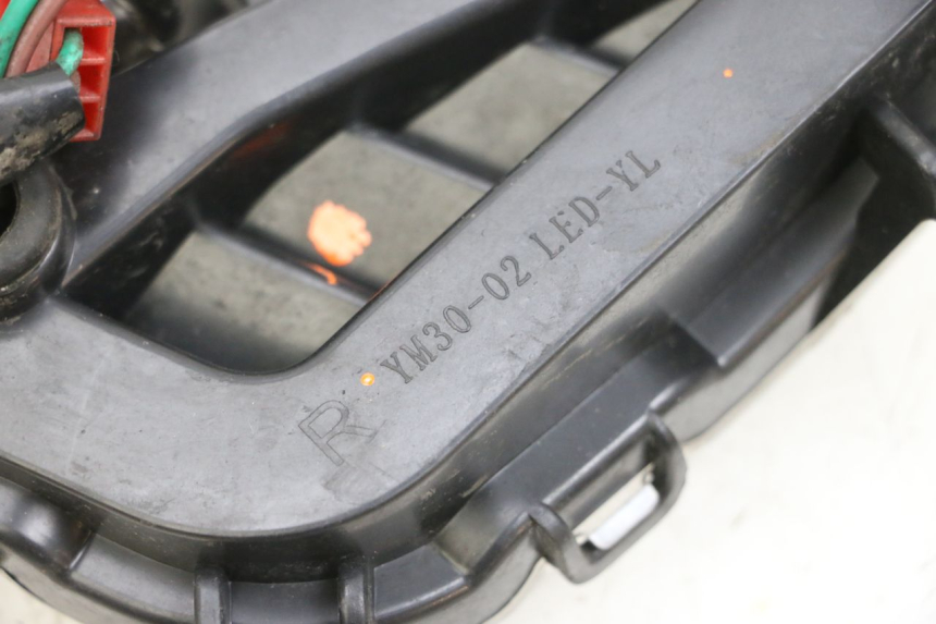 photo de KIERUNKOWSKAZ TYLNY PRAWY JM MOTORS OLDIES GT 4T 50 (2018 - 2025) - Zoom stanu zużycia