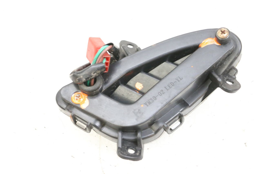 photo de KIERUNKOWSKAZ TYLNY PRAWY JM MOTORS OLDIES GT 4T 50 (2018 - 2025) - Inny kąt widzenia