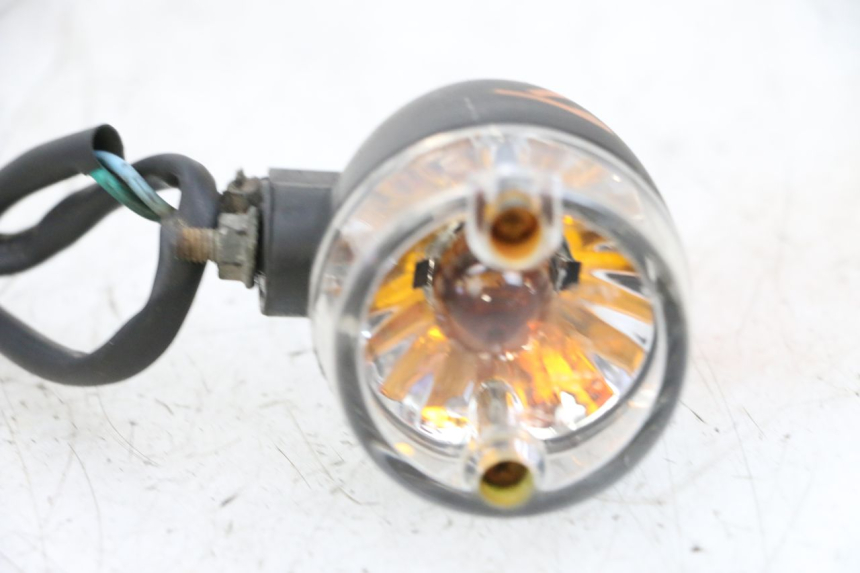 photo de PRAWY TYLNY KIERUNKOWSKAZ SYM ORBIT 2 4T 50 (2008 - 2017) - Zbliżenie techniczne