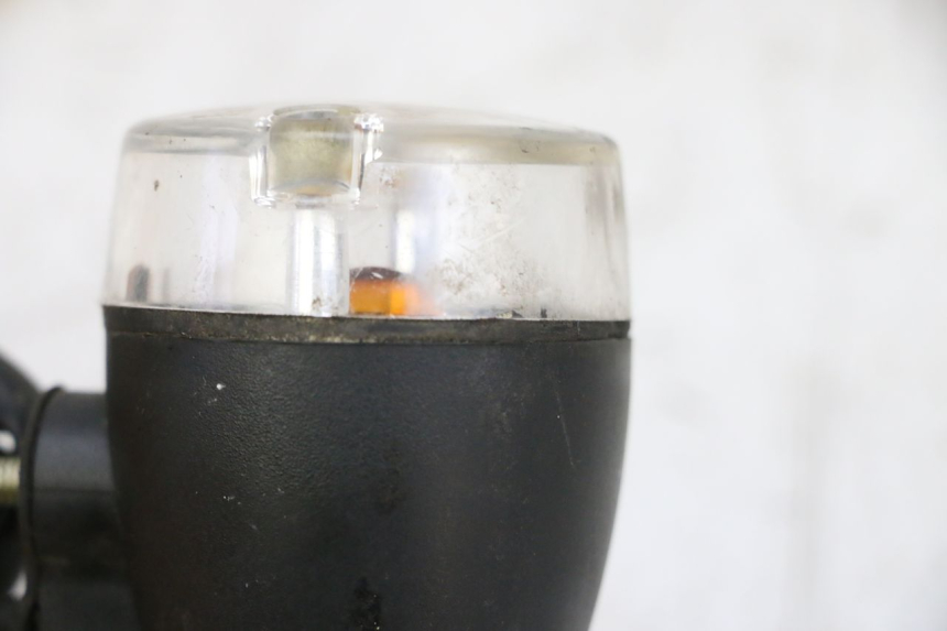 photo de KIERUNKOWSKAZ TYLNY PRAWY SYM ORBIT 2 50 (2008 - 2014) - Szczegół części