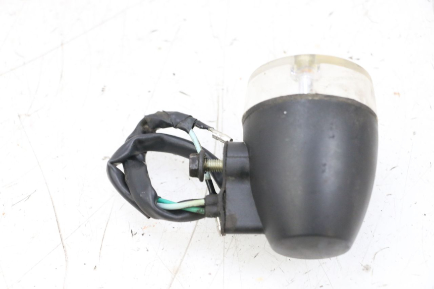 photo de KIERUNKOWSKAZ TYLNY PRAWY SYM ORBIT 2 50 (2008 - 2014) - Zoom stanu zużycia