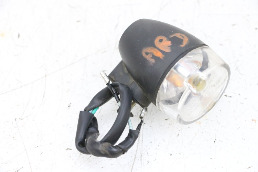 photo de KIERUNKOWSKAZ TYLNY PRAWY SYM ORBIT 2 50 (2008 - 2014) - Zbliżenie techniczne