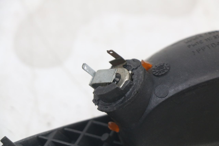 photo de Prawy tylny kierunkowskaz PEUGEOT ELYSTAR 50 (2002 - 2014) - Punkty mocowania