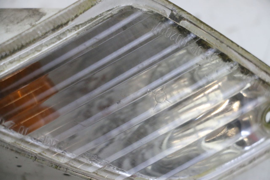 photo de PRAWY TYLNY KIERUNKOWSKAZ PIAGGIO VESPA GRANTURISMO 200 (2004 - 2005) - Zoom stanu zużycia