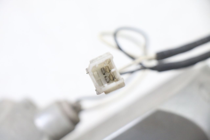 photo de PRAWY TYLNY KIERUNKOWSKAZ PIAGGIO X8 125 (2004 - 2007) - Widok ogólny