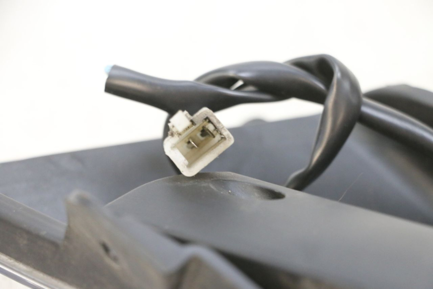 photo de PRAWY TYLNY KIERUNKOWSKAZ EFUN PUSA 1 - Zbliżenie techniczne