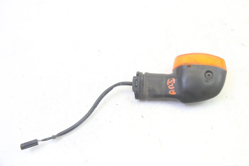 photo de PRAWY TYLNY KIERUNKOWSKAZ YAMAHA TDM ABS 900 (2002 - 2014) - Inny kąt widzenia