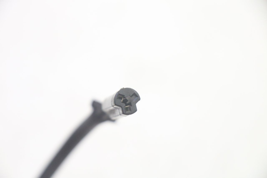 photo de PRAWY TYLNY KIERUNKOWSKAZ YAMAHA TDM ABS 900 (2002 - 2014) - Zbliżenie techniczne