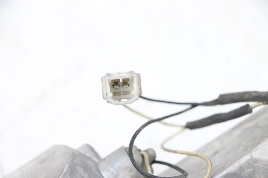 photo de PRAWY TYLNY KIERUNKOWSKAZ PIAGGIO X8 125 (2004 - 2007) - Zoom stanu zużycia