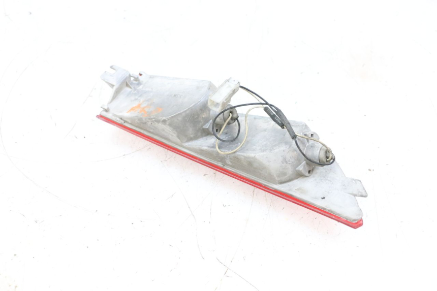 photo de PRAWY TYLNY KIERUNKOWSKAZ PIAGGIO X8 125 (2004 - 2007) - Inny kąt widzenia