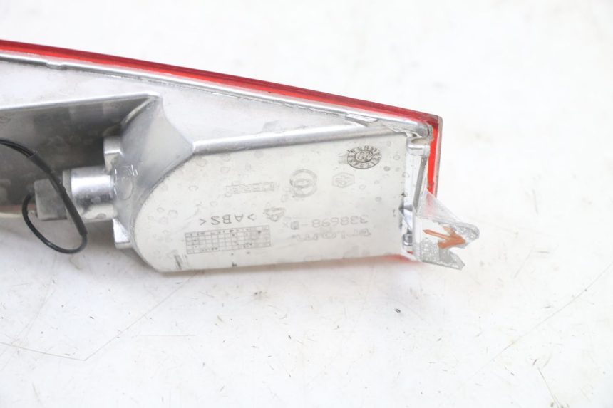 photo de KIERUNKOWSKAZ TYLNY PRAWY PIAGGIO XEVO - X EVO 125 (2007 - 2017) - Stan powierzchni