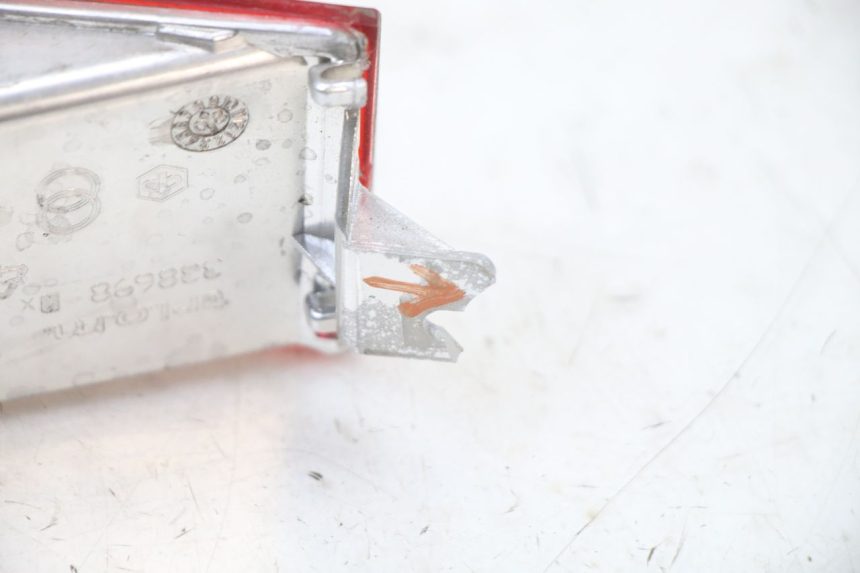 photo de KIERUNKOWSKAZ TYLNY PRAWY PIAGGIO XEVO - X EVO 125 (2007 - 2017) - Część sprawdzona