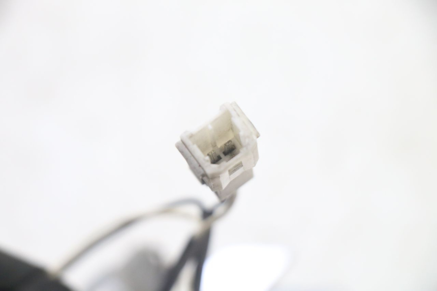 photo de KIERUNKOWSKAZ TYLNY PRAWY PIAGGIO XEVO - X EVO 125 (2007 - 2017) - Punkty mocowania