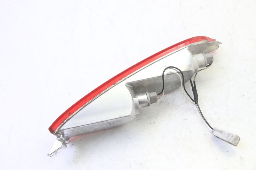 photo de KIERUNKOWSKAZ TYLNY PRAWY PIAGGIO XEVO - X EVO 125 (2007 - 2017) - Zbliżenie techniczne