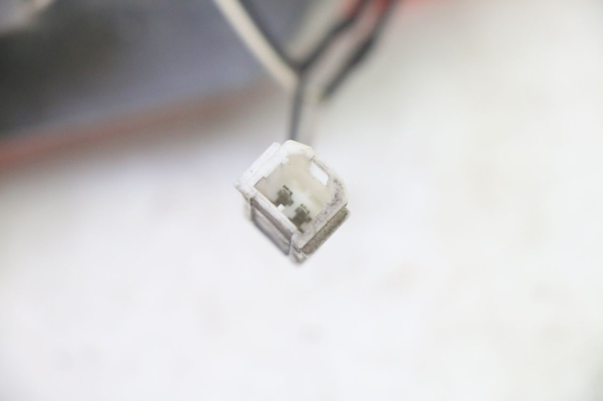 photo de KIERUNKOWSKAZ TYLNY PRAWY PIAGGIO XEVO - X EVO 125 (2007 - 2017) - Stan powierzchni