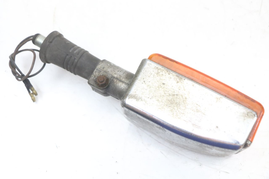 photo de PRAWY TYLNY KIERUNKOWSKAZ YAMAHA XJ F 900 (1983 - 1994) - Zbliżenie techniczne